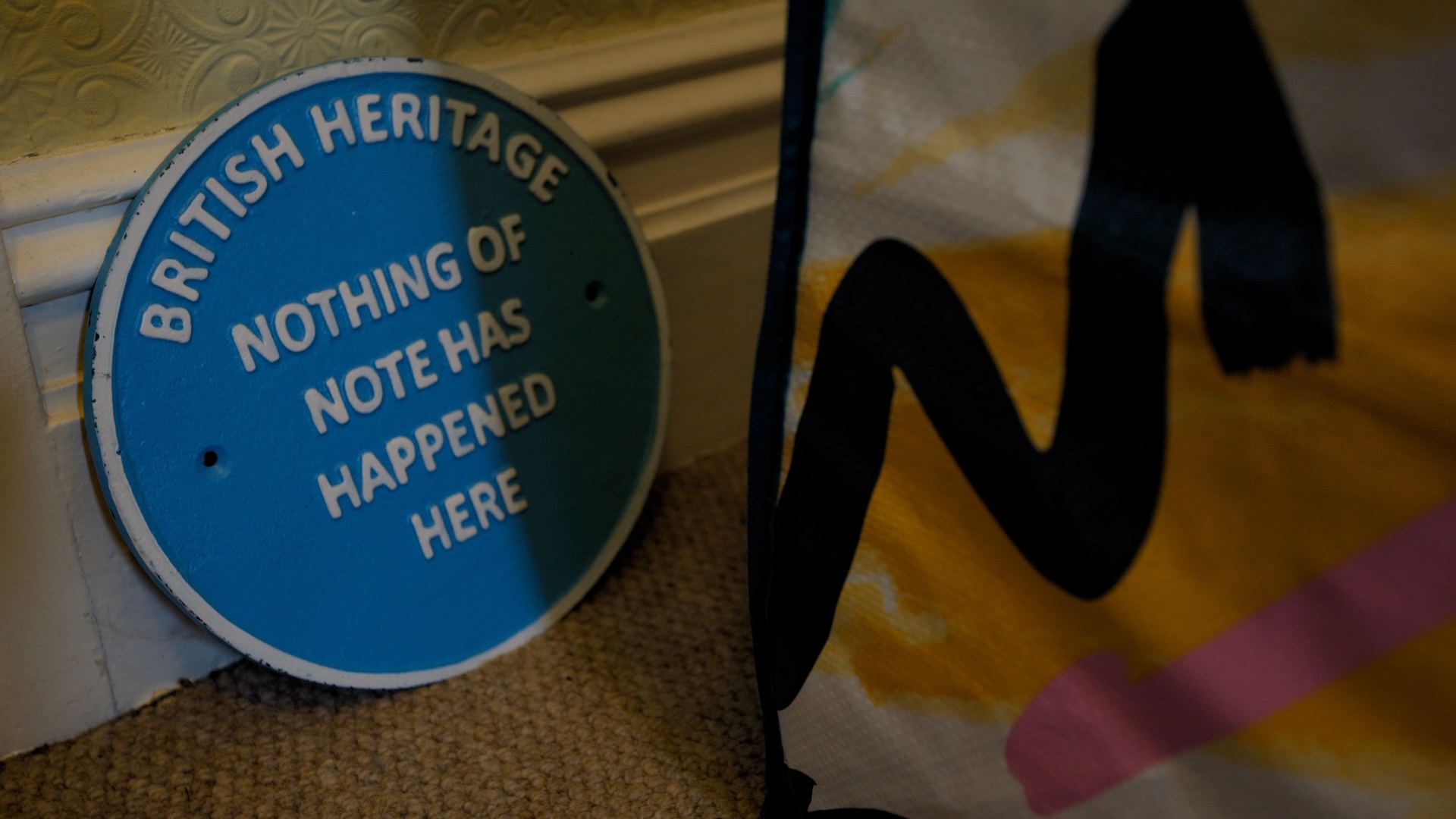 A blue plaque reading “British Heritage: Nothing of note has happened here”
